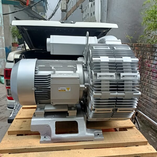 Máy thổi khí con sò 2 tầng cánh SAVERTI SB720-5500S2