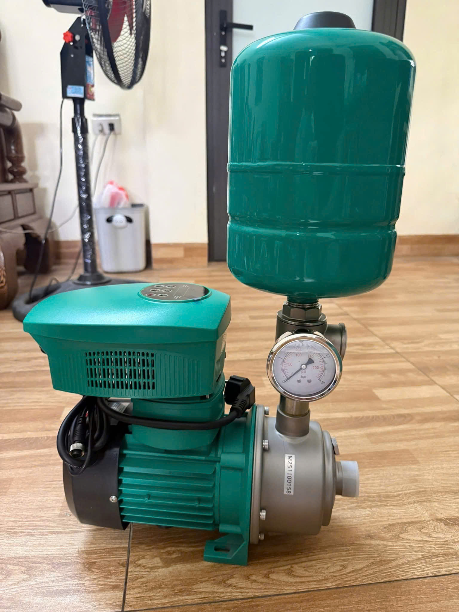 Máy bơm tăng áp biến tần OEM MHI-202EA Máy bơm tăng áp biến tần OEM MHI-202EA